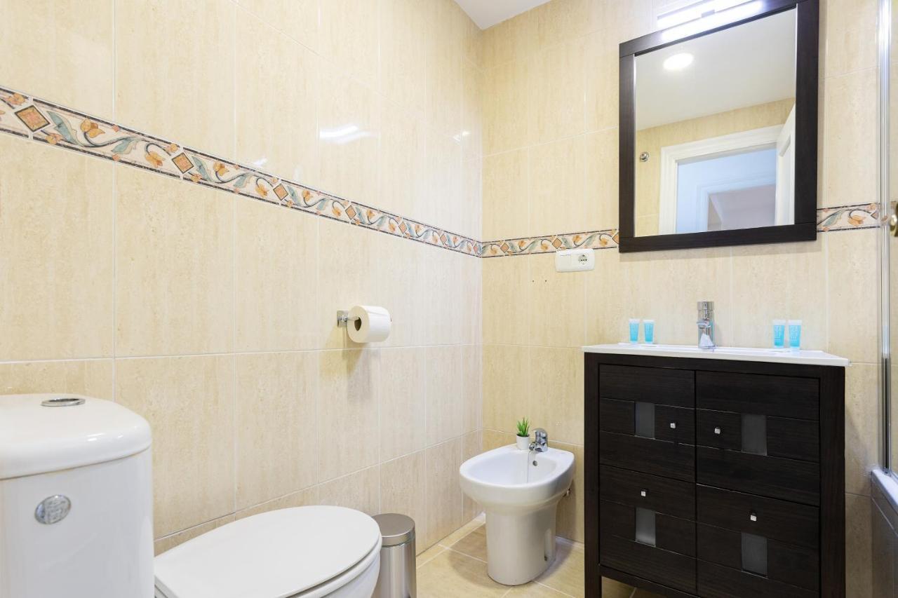 Holidays2Malaga Capuchinos French Balconies, Private Parking, Wifi & Air Con Extérieur photo